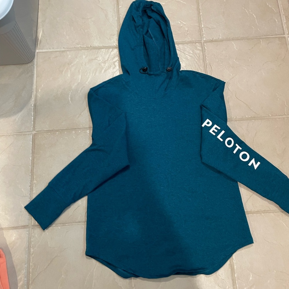 Peloton small hoodie (dream blend)
